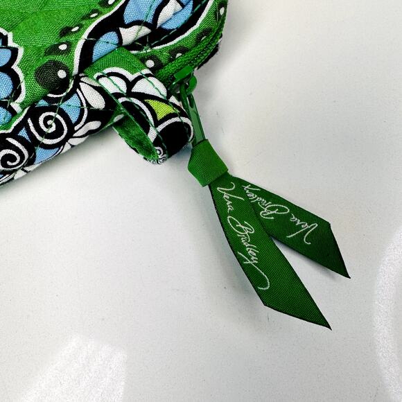 Vera Bradley Womens Green Cupcake Zip Top Wristlet Wallet Retired Pattern Pouch - Picture 3 of 4